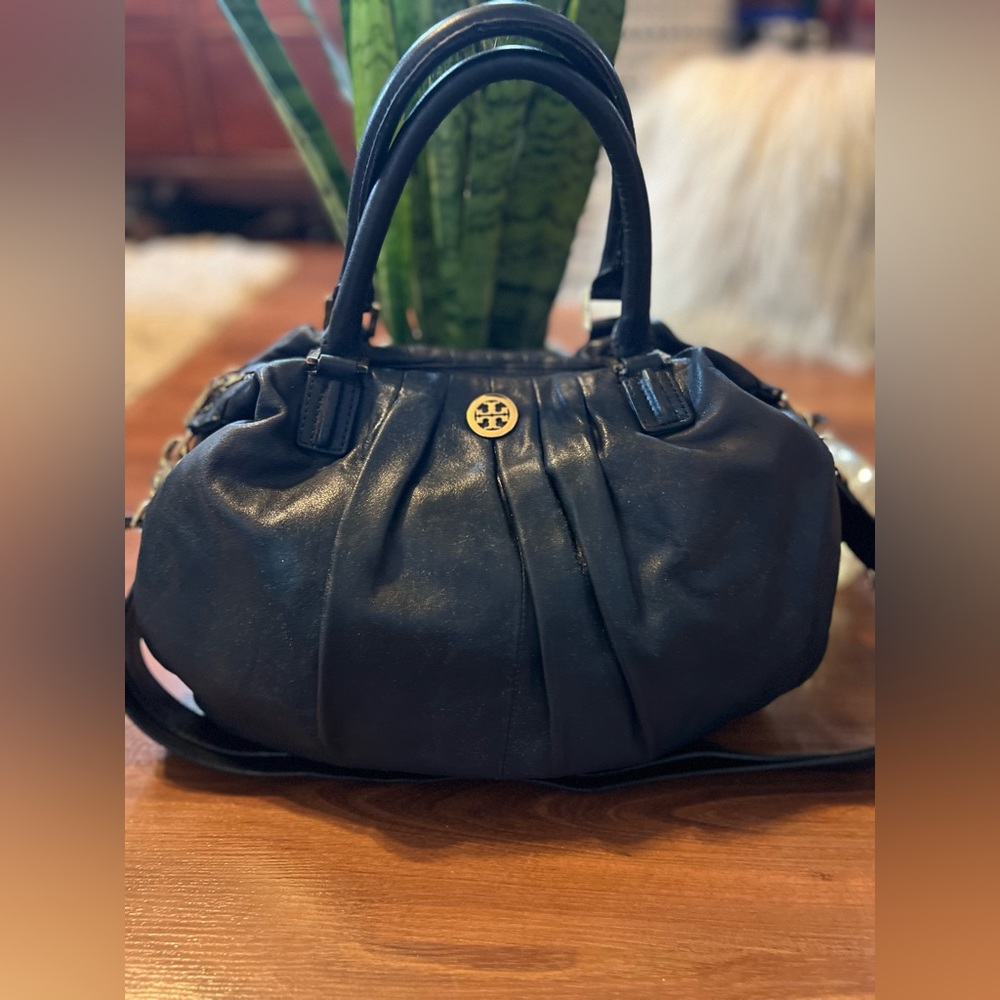 Tory Burch Gorgeous Navy Blue Shoulder or Cross Body Purse 👛
